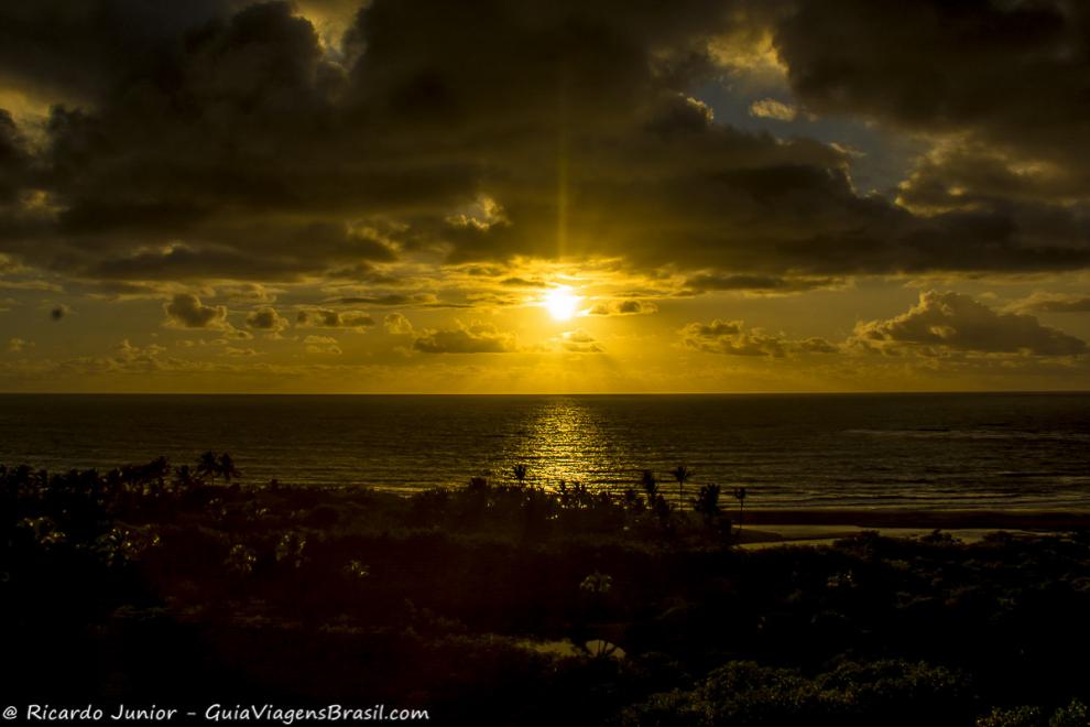 Imagem de um por do sol encantador em Trancoso.